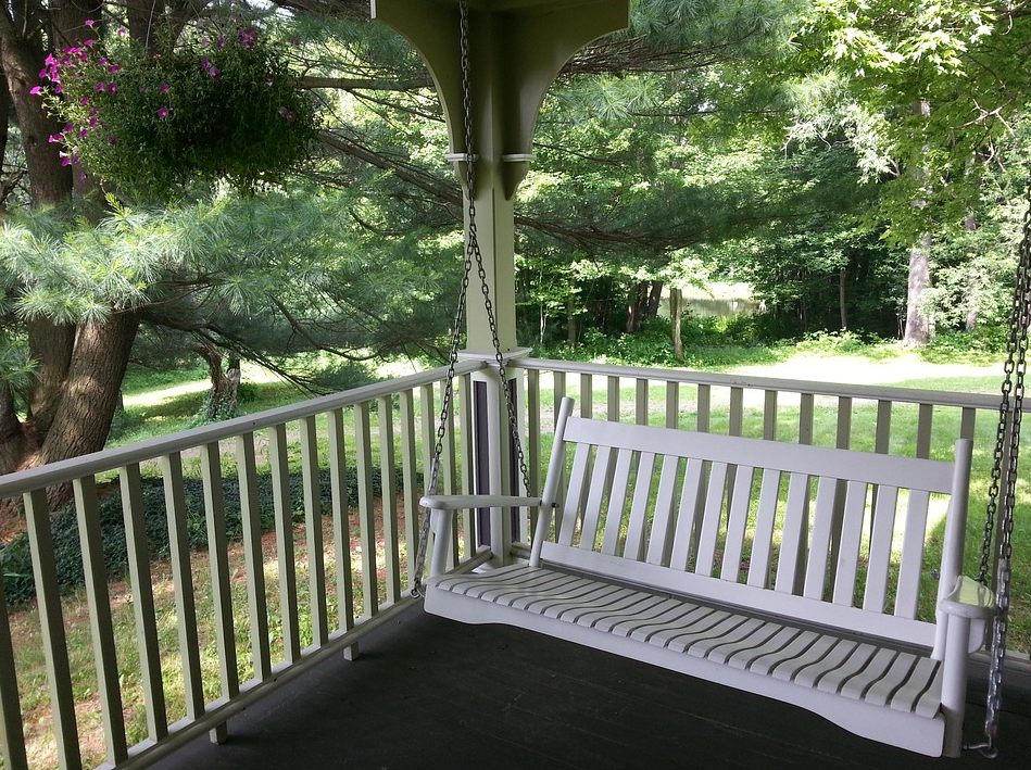 hanging porch swing